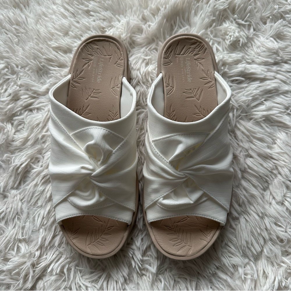 Lifestride Bzees Smile Wedge Sandal White New In Box Size 11